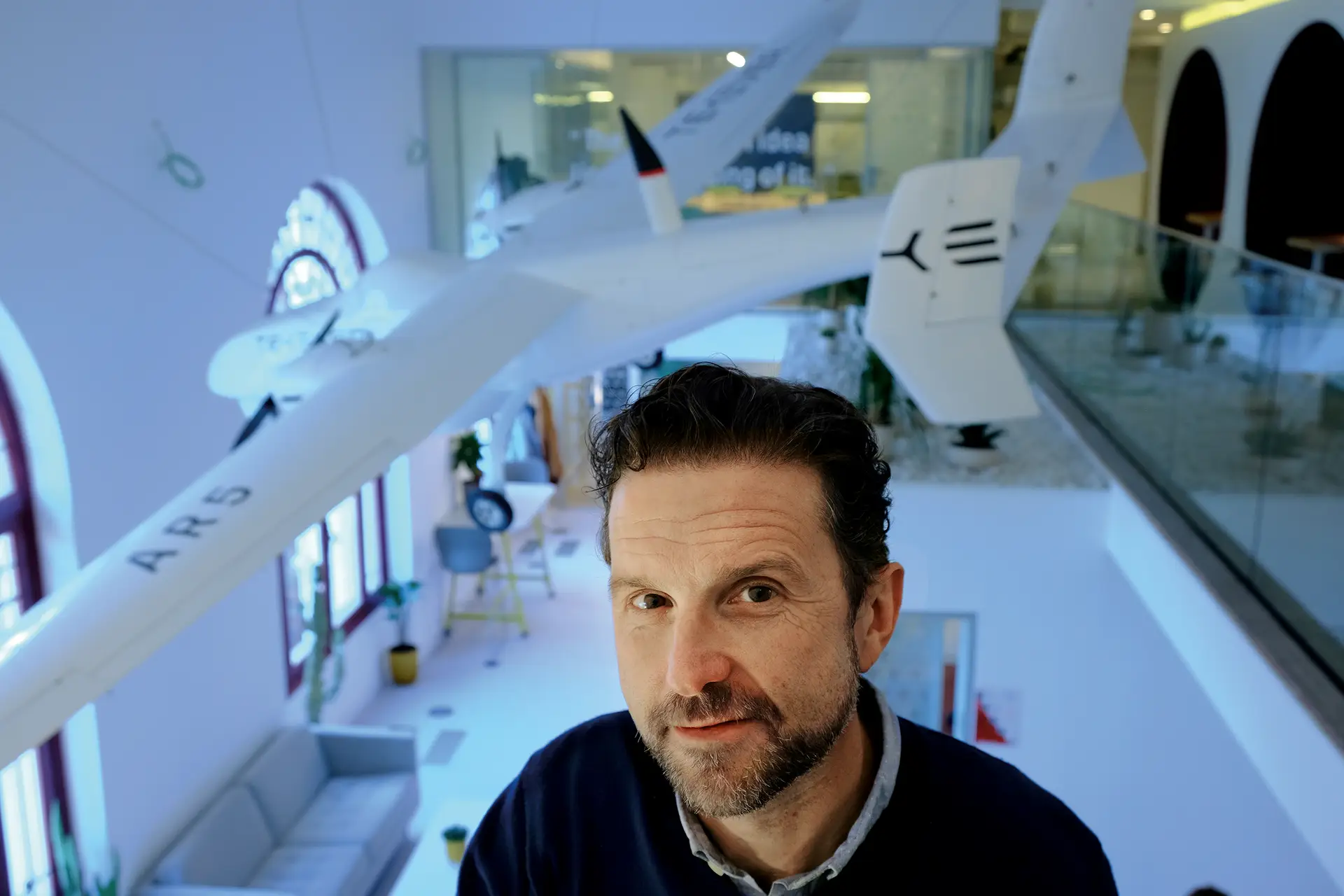 Ricardo Mendes, fundador da Tekever, na nova sede no espaço Heden, na lateral da Estação do Rossio, em Lisboa, onde acolhe trabalhadores de várias nacionalidades