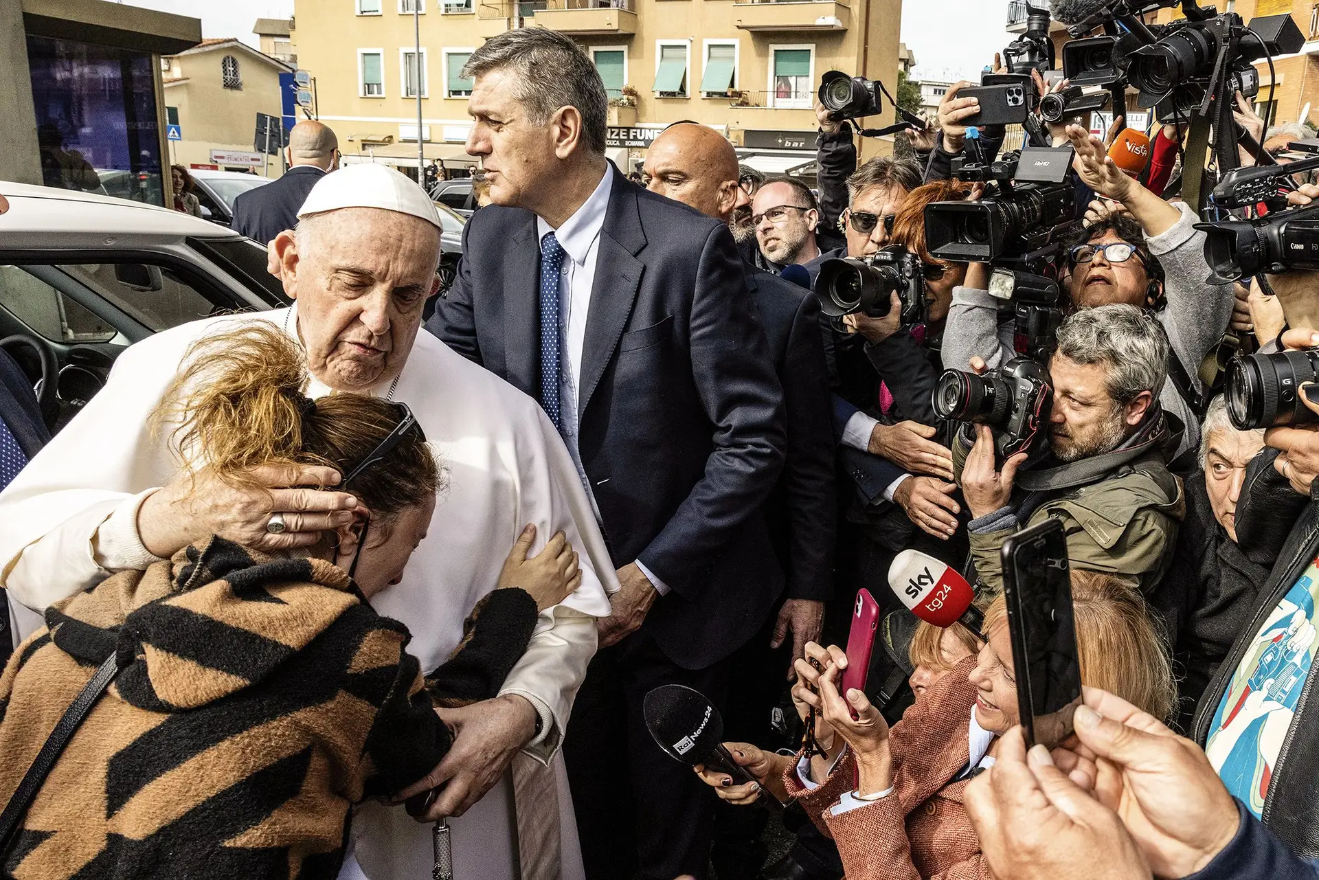O Papa Francisco esteve internado, mas deve estar presente nas celebrações pascais