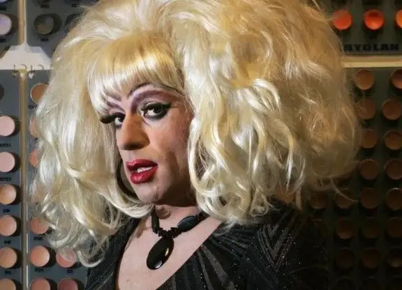 Faith No More lamentam morte de drag queen de São Francisco: "Perdemos um ícone"