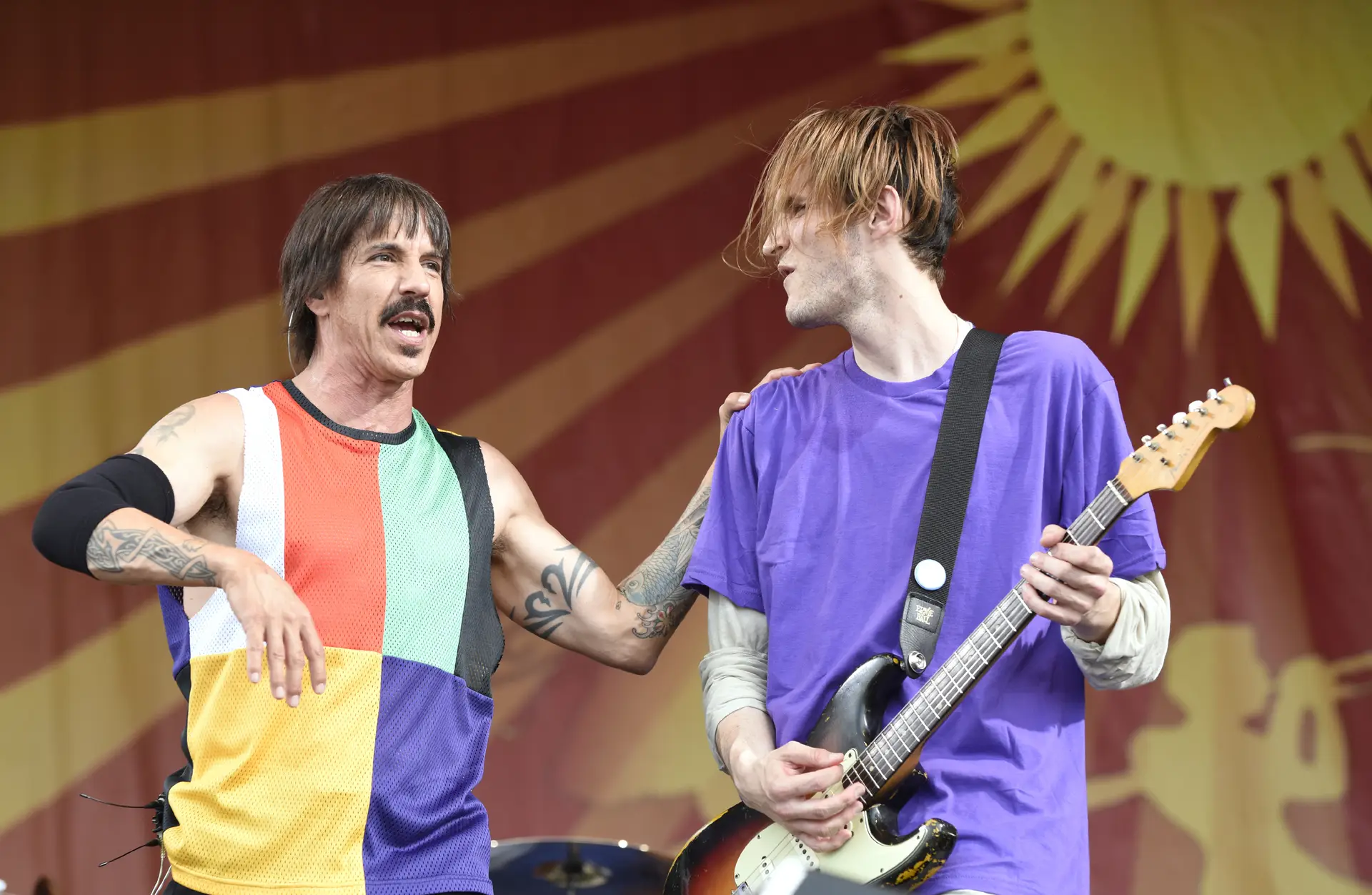 Anthony Kiedis e Josh Klinghoffer num concerto dos Red Hot Chili Peppers em 2016
