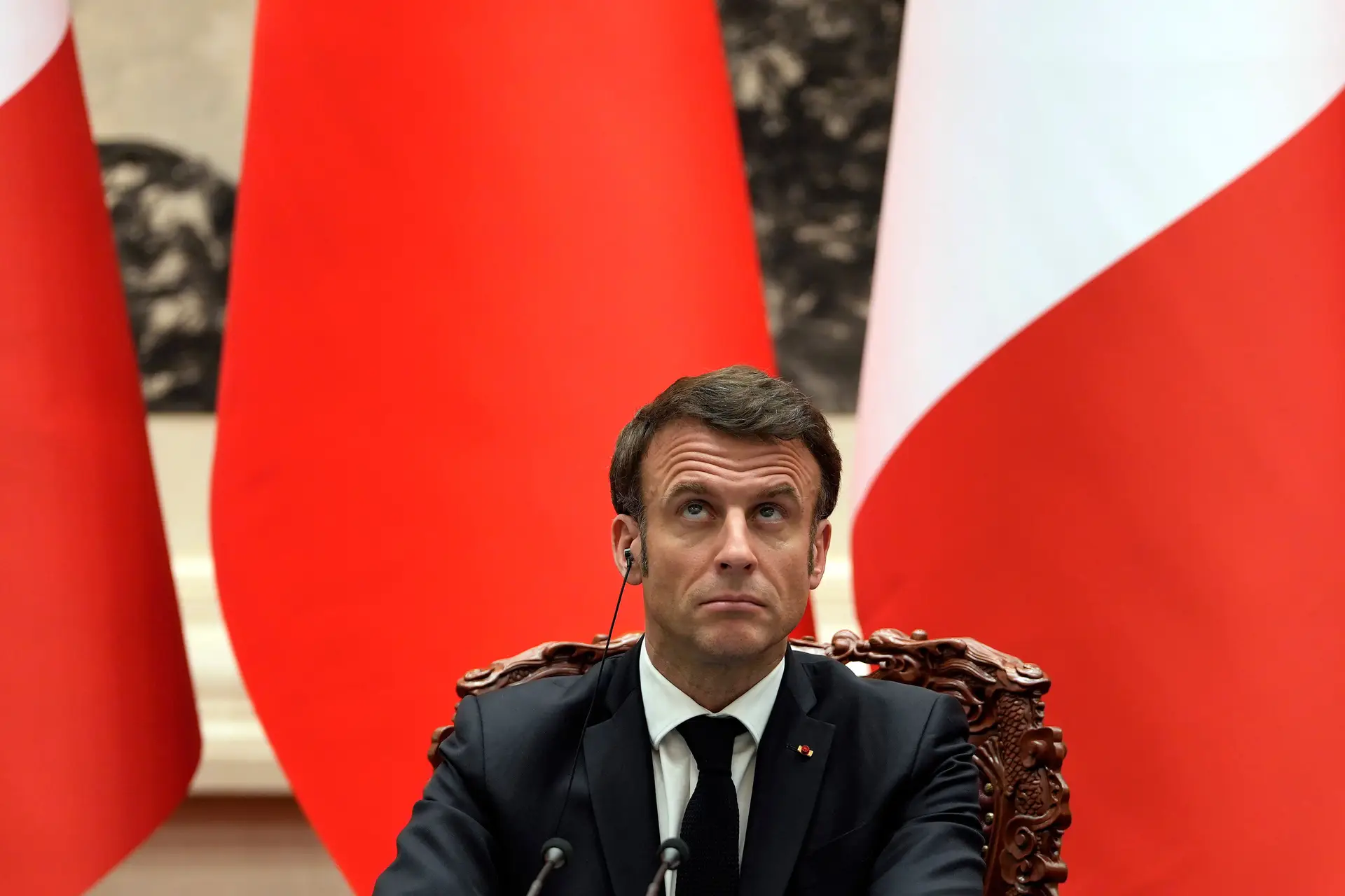 China: empresas francesas saem com acordos comerciais, União Europeia alerta contra dependências