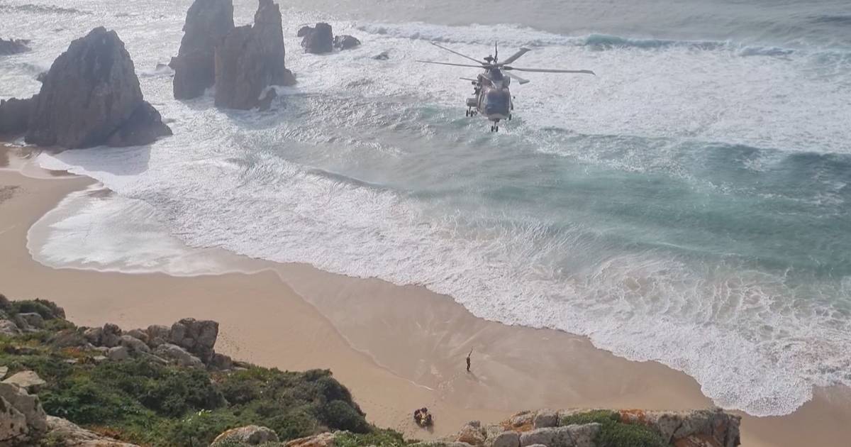 Turista foi resgatado de helicóptero na praia da Ursa