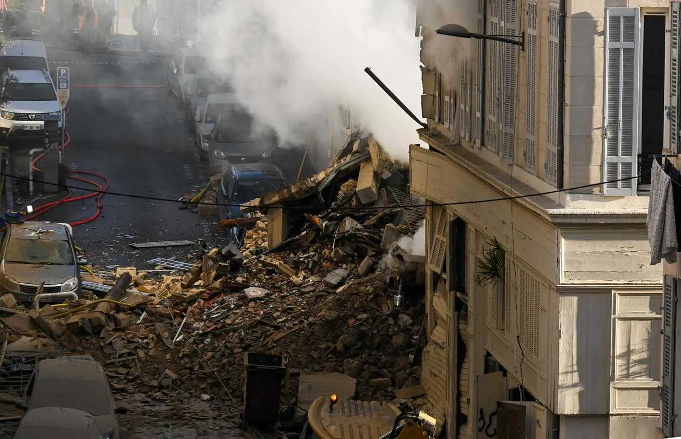 Autarca de Marselha com esperança de encontrar sobreviventes de desabamento de edifício