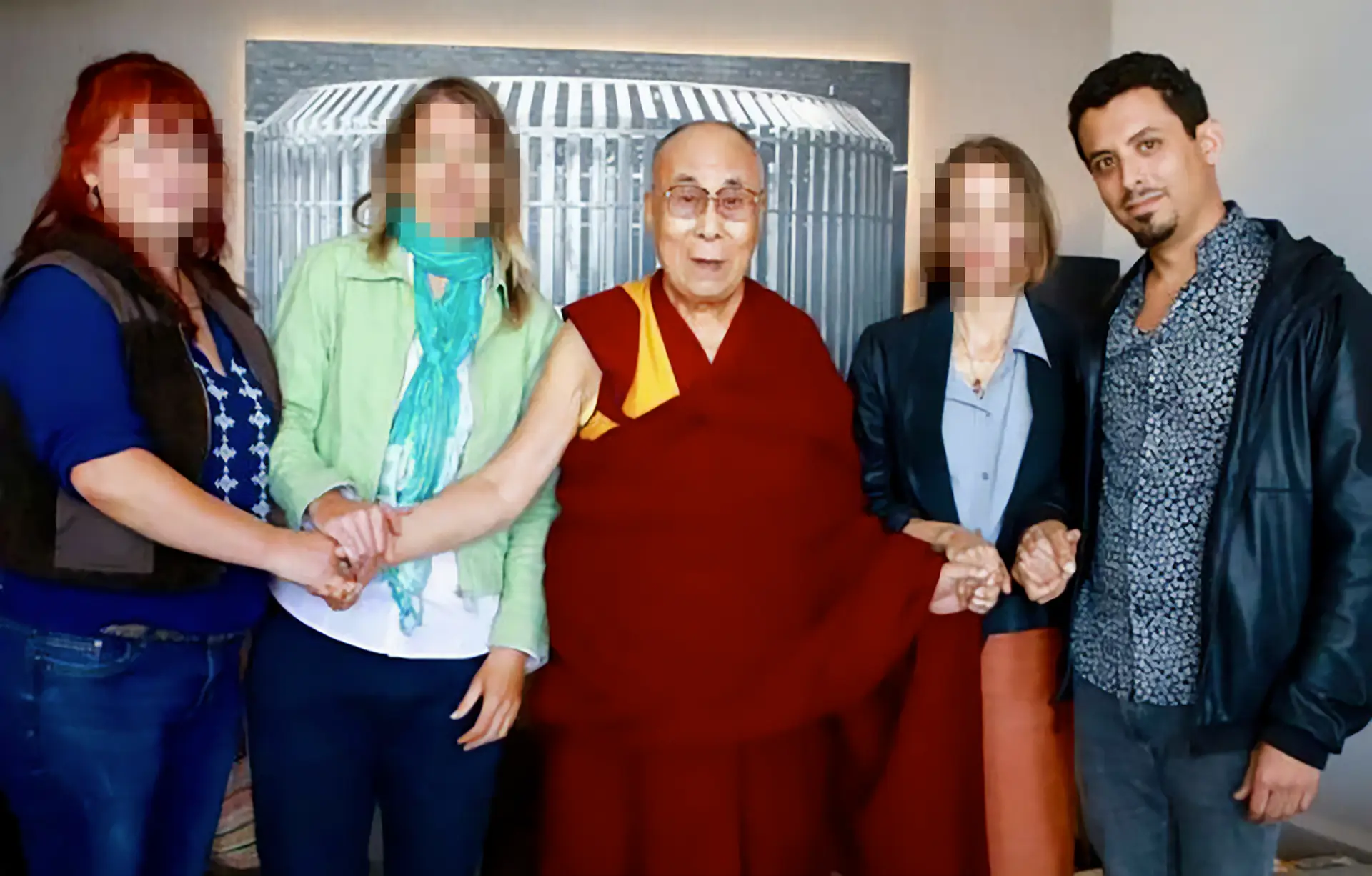 Encontro entre Dalai Lama e vítimas de abusos físicos e sexuais em templos budistas em Roterdão em setembro de 2018 