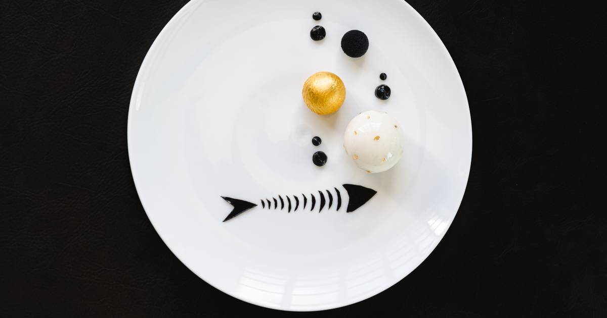 “Fóssil de caldeirada” e “Bomba barceloneta” brilham nos novos menus do laboratório de Sergi Arola em Sintra