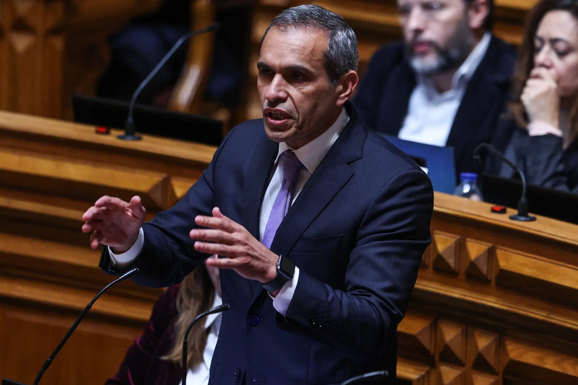 O deputado do Partido Socialista, Carlos Pereira, intervém no debate da comissão parlamentar de inquérito à gestão da TAP e à utilização dos fundos públicos, em fevereiro de 2023