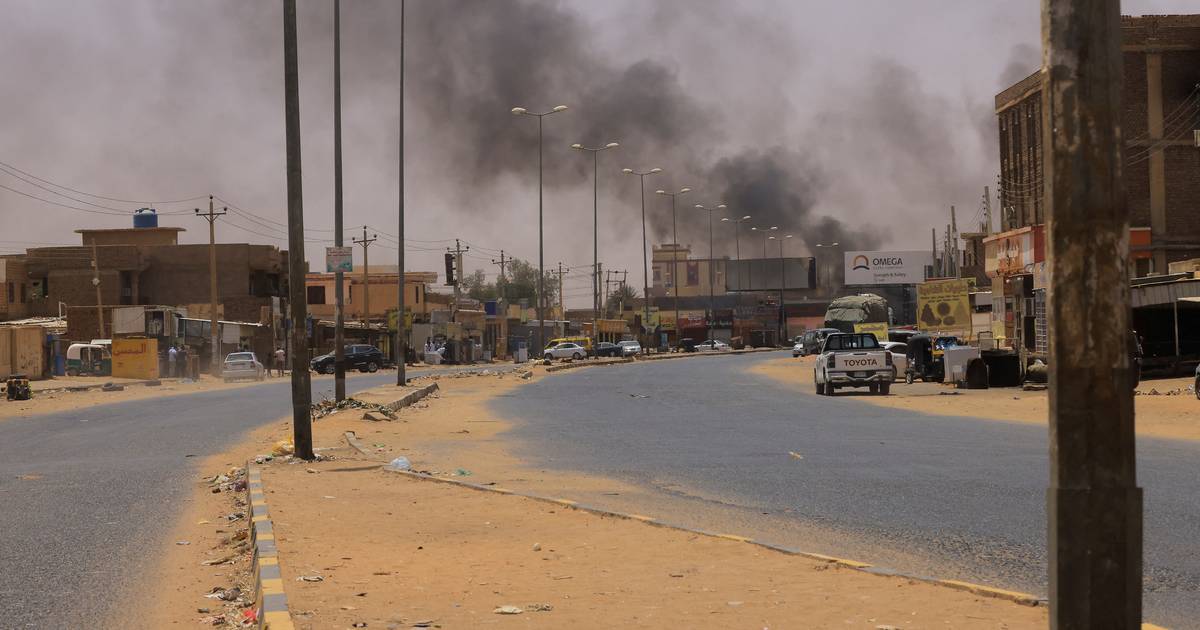 Violentos combates continuam no Sudão, mais de 50 civis mortos