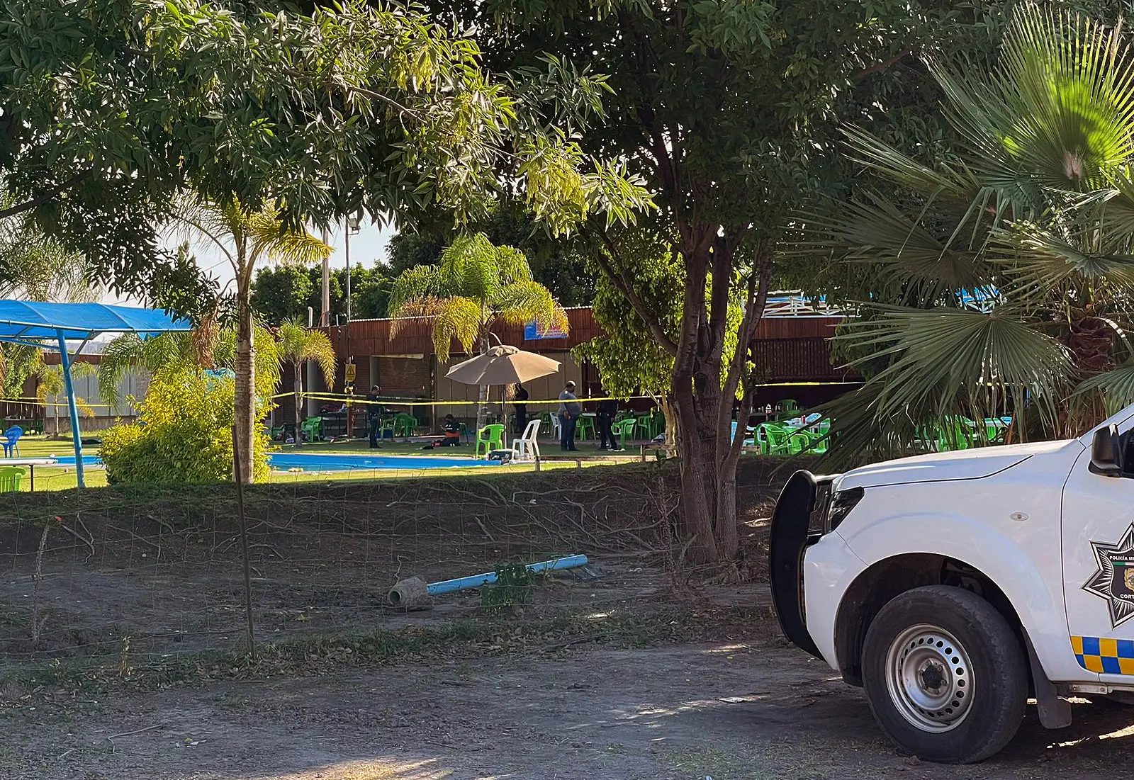 Polícia investiga o ataque no parque aquático em Cortazar, Guanajuato, no México, em que morreram pelo menos sete pessoas