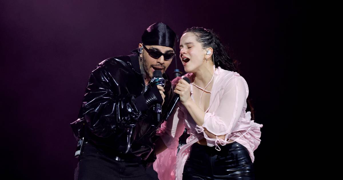 Rosalía canta com o namorado Rauw Alejandro no festival Coachella