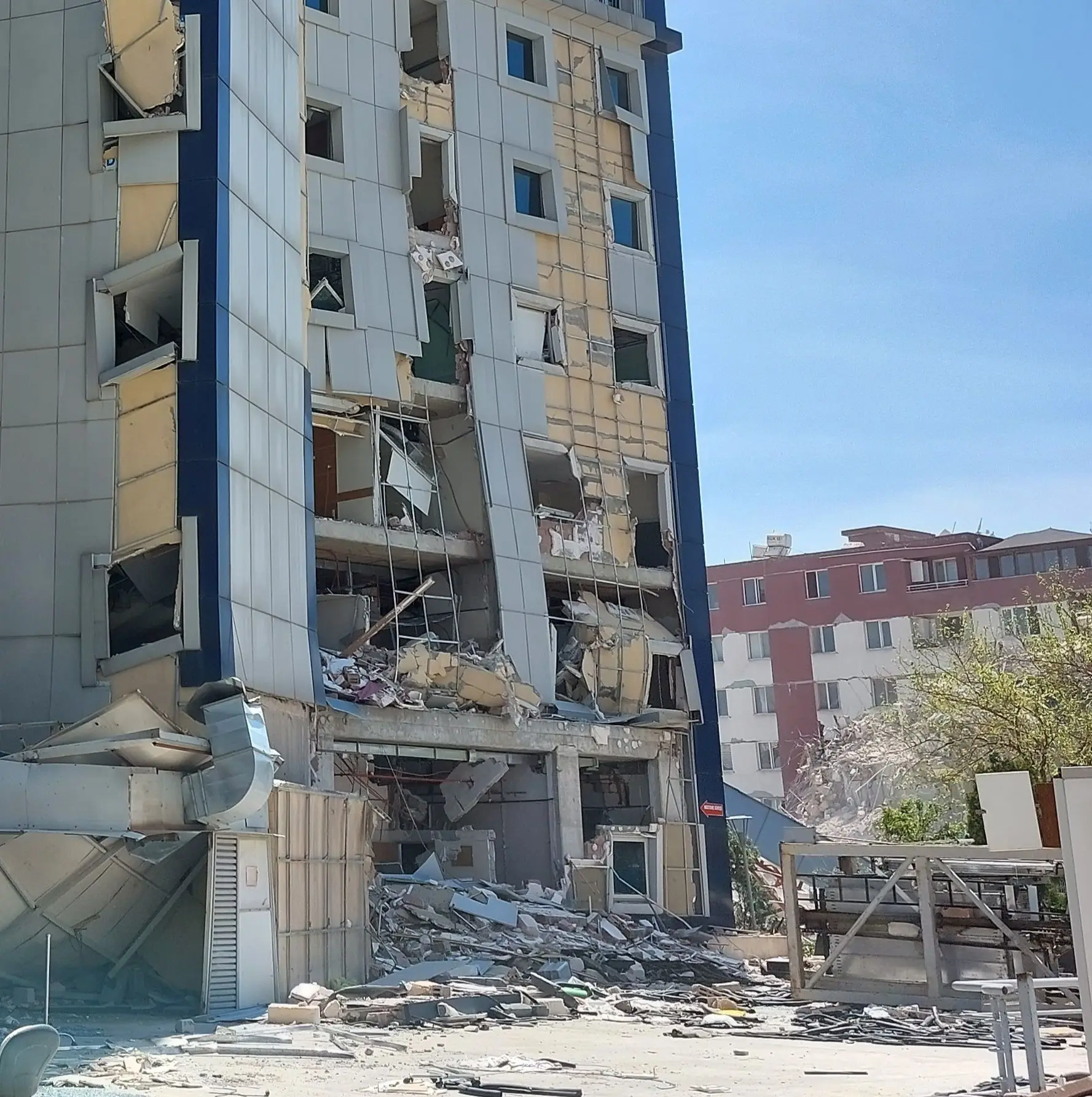 Hospital de Antakya, sem isolamento de base: estrutura não colapsada, mas inoperacional