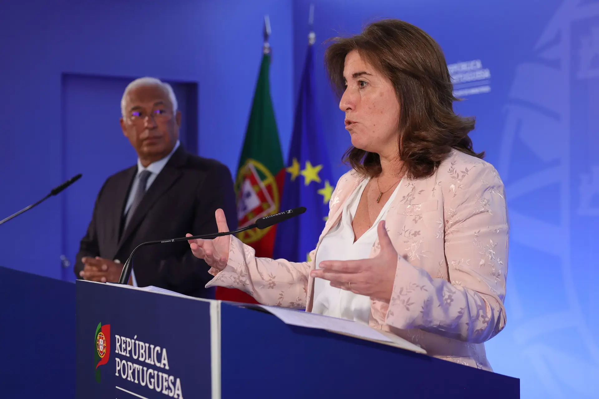 A ministra do Trabalho, Solidariedade e Segurança Social, Ana Mendes Godinho, e o primeiro-ministro, António Costa.