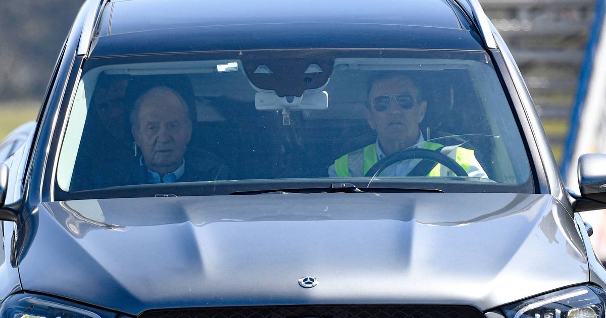 Juan Carlos voltou a Espanha, apesar de o filho Filipe VI lhe ter dito que era “inoportuno”