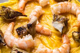 Receita da semana: tortilha aberta de camarão e alcachofras, pronta em apenas 55 minutos