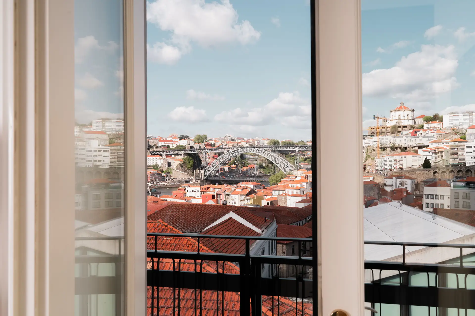 Ricardo Costa tem nova casa: com vista panorâmica, o Mira Mira revela o lado mais descontraído do chef