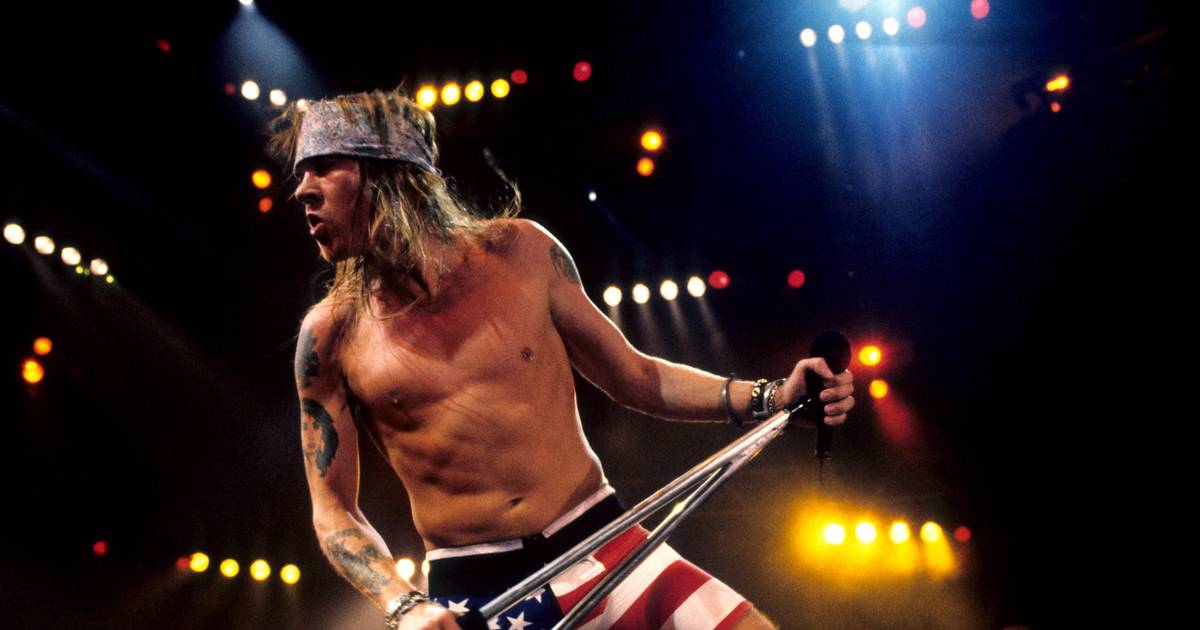 Recordar é viver: como uma agressão de Axl Rose causou um motim num concerto dos Guns N’ Roses há 32 anos
