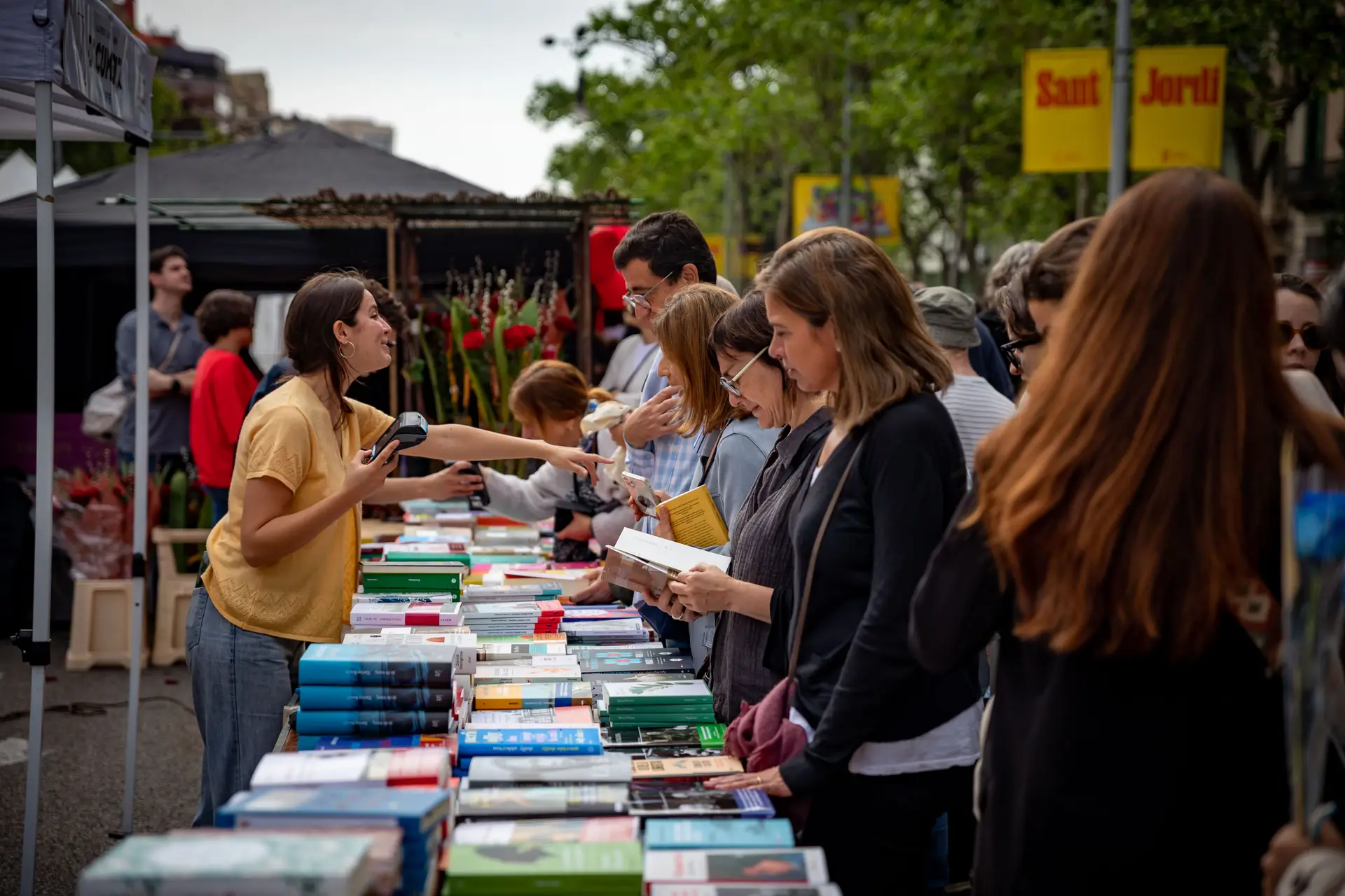 Sant Jordi, a grande festa do livro (e das rosas vermelhas) em Barcelona