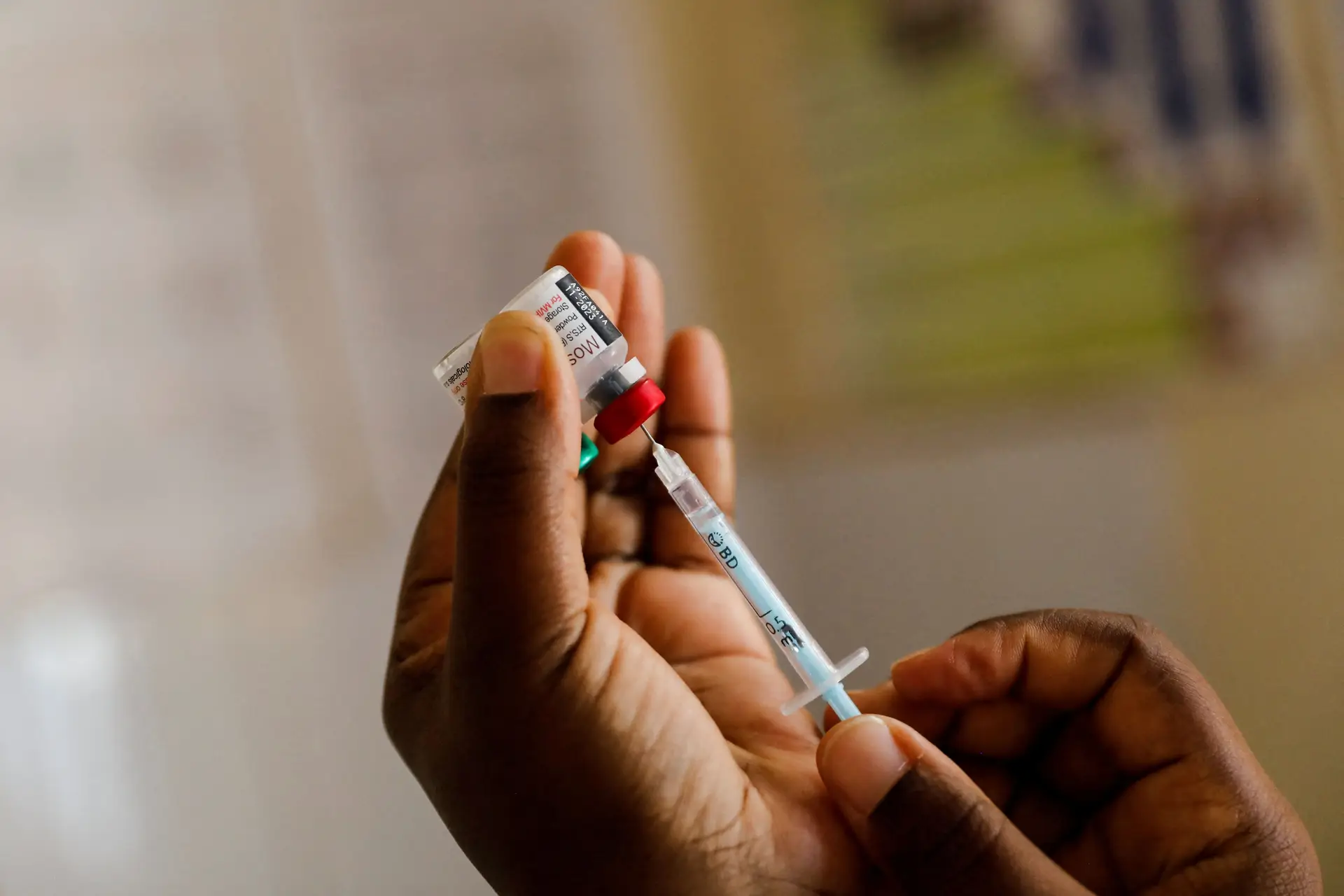 Estudo recomenda alargamento da vacina contra o HPV a adolescentes e jovens até aos 26 anos