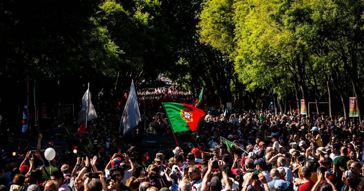 Associação 25 Abril pede preservação da democracia contra os “saudosistas da ditadura”