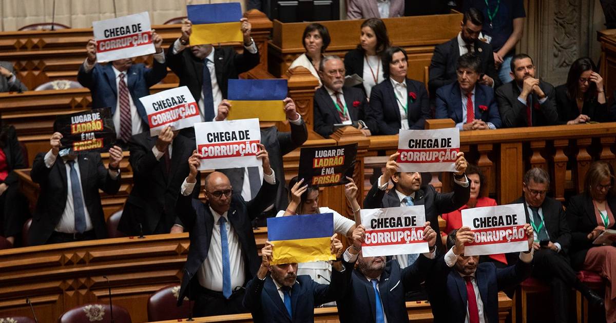 Regras no Parlamento já são suficientes, Santos Silva apela a queixas formais sobre o Chega