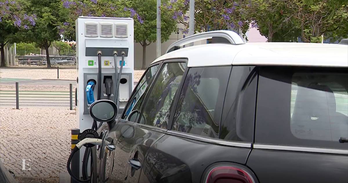 Economia dia a dia: Oeiras e Porto no top europeu dos carregamentos de carros elétricos