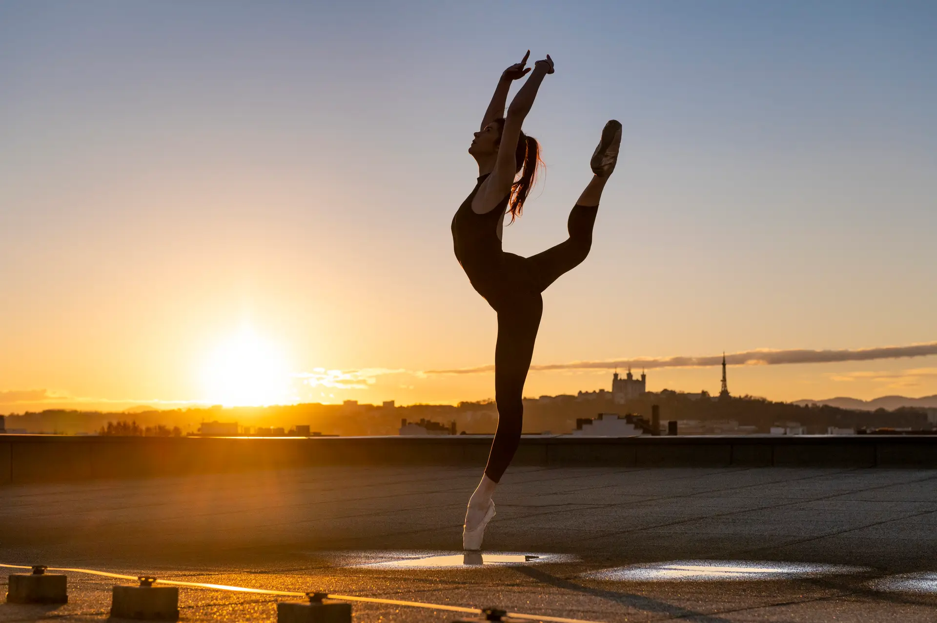 “Dançar é como voar com os pés na terra”: como é que se pode estudar dança em Portugal? Quatro bailarinas relatam os desafios da área