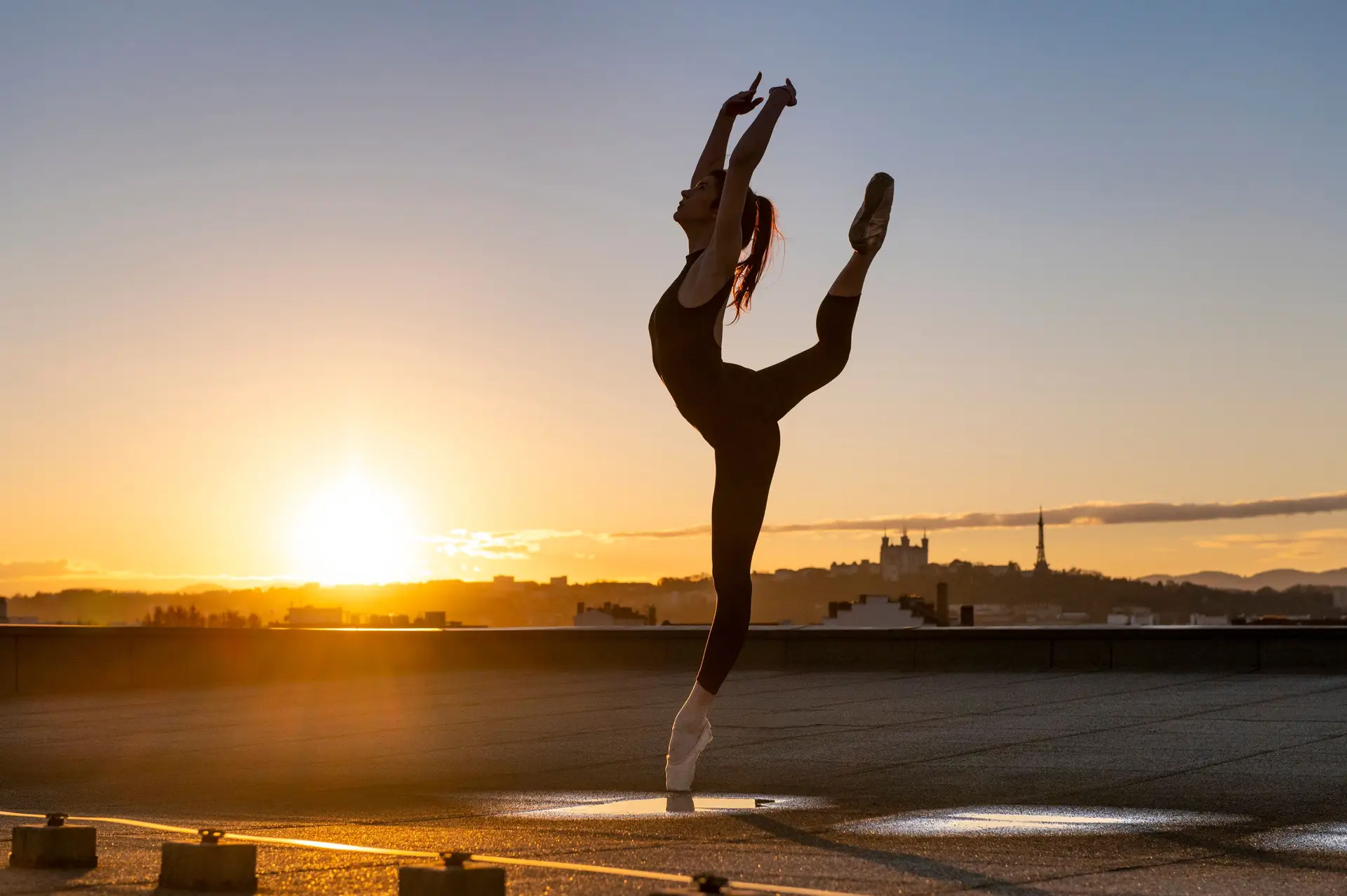“Dançar é como voar com os pés na terra”: como é que se pode estudar dança em Portugal? Quatro bailarinas relatam os desafios da área