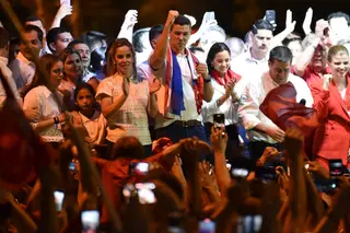 Episódio extra: Quem é Santiago Peña, o novo Presidente do Paraguai, militante do Partido Colorado que está no poder há 70 anos?