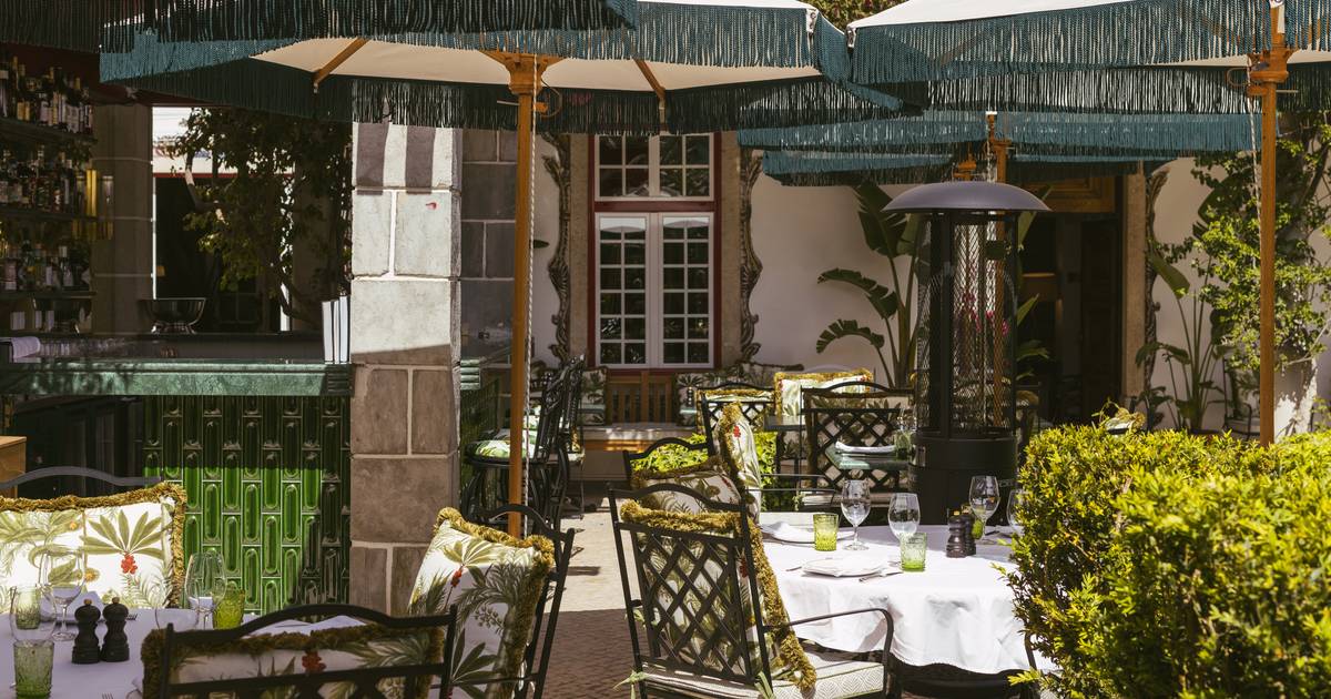Em Cascais, entre buganvílias e um jardim histórico, este novo restaurante aposta em cozinha clássica