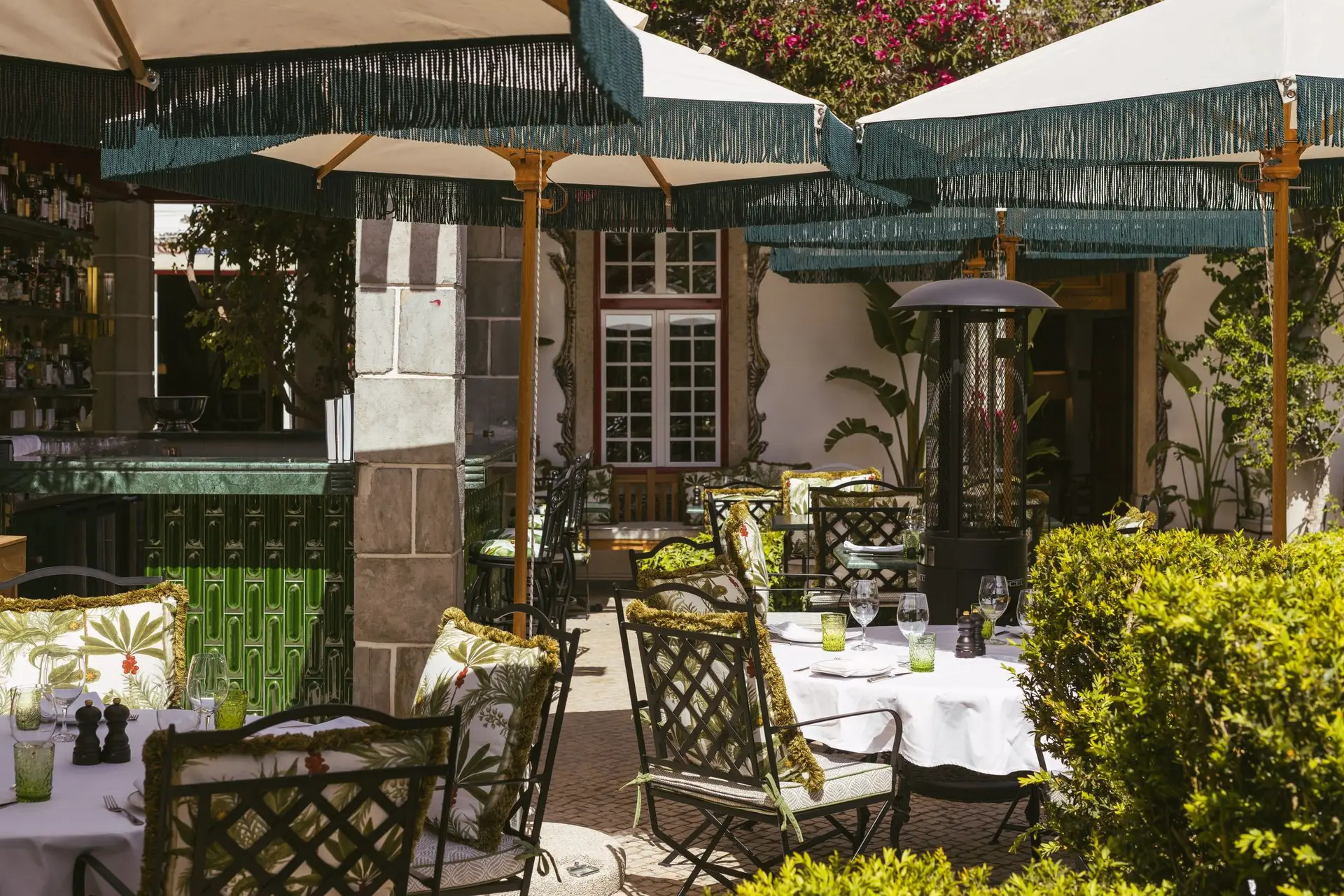 Bougain Restaurant & Garden Bar