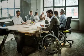Funcionários públicos ganham mais do que trabalhadores do privado com o mesmo nível de escolaridade