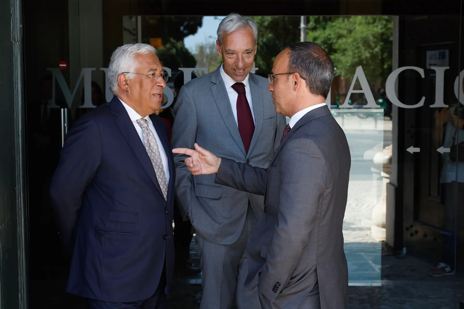 António Costa e Pedro Adão e Silva na cerimónia do Prémio Camões