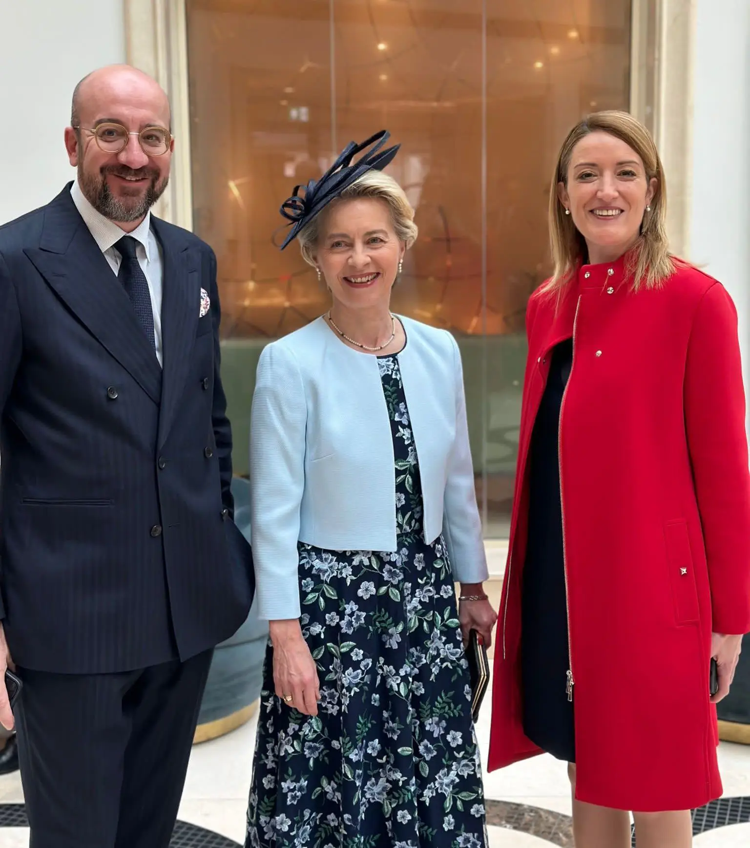 Charles Michel (presidente do Conselho Europeu), Ursula von der Leyen (presidente da Comissão Europeia) e Roberta Metsola (presidente do Parlamento Europeu) marcaram presença em Londres