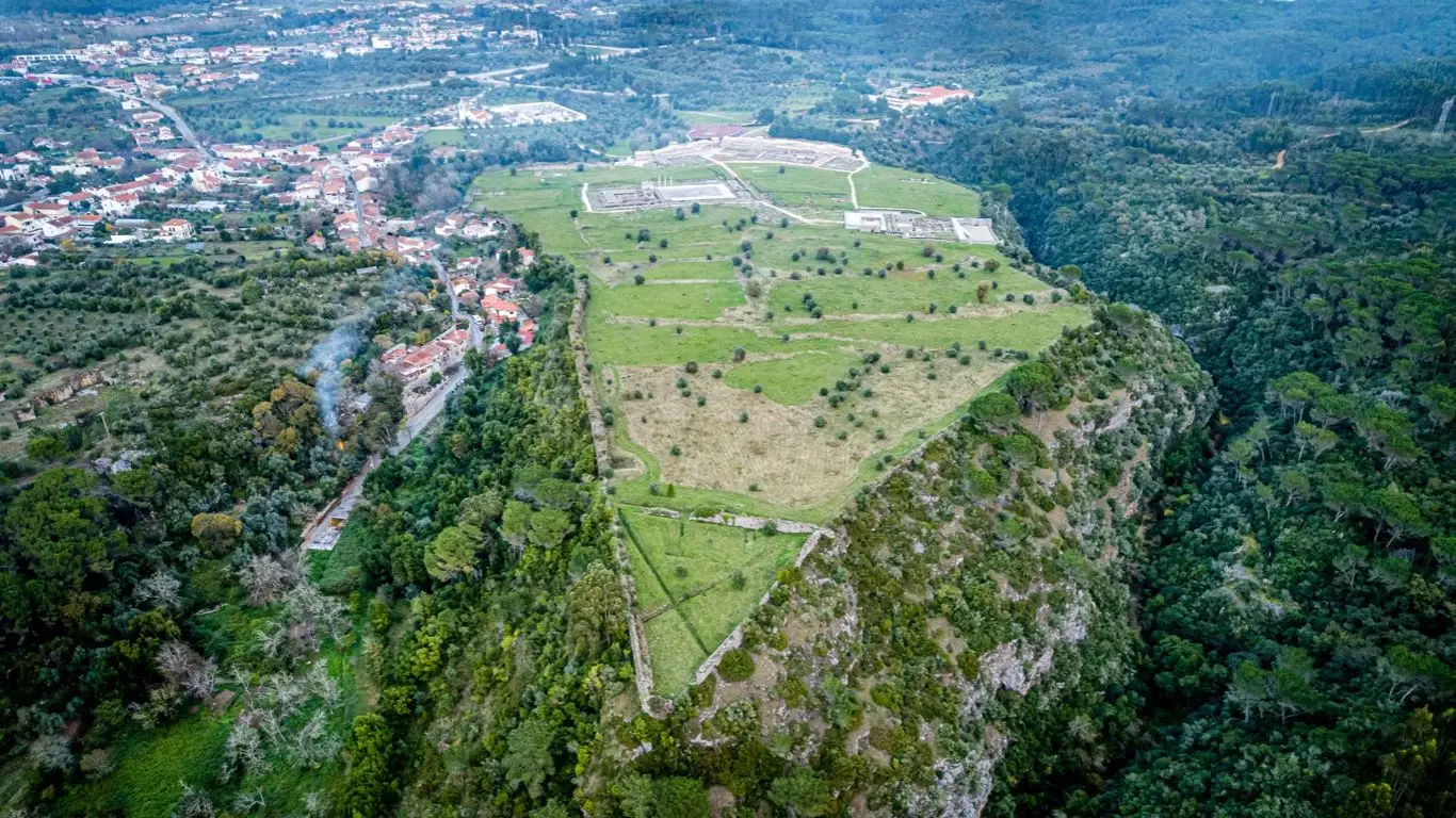 Um miradouro para o planalto de Conimbriga