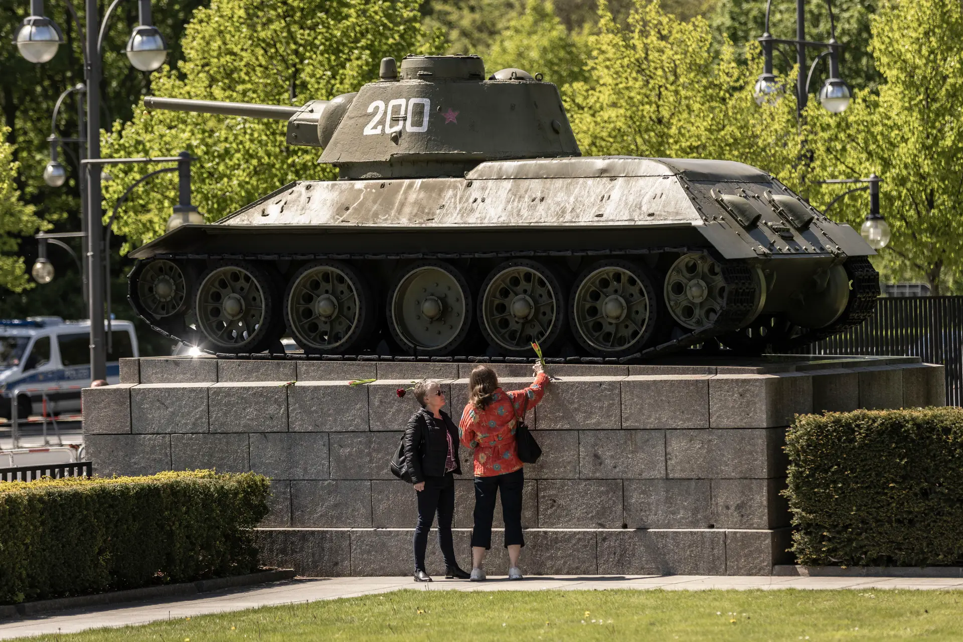Tribunal Superior de Berlim proíbe bandeiras russas no Memorial Soviético