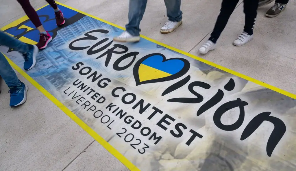 Na impossibilidade da Ucrânia organizar a Eurovisão, por vencer em 2022, a edição deste ano fica a cargo do segundo classificado, o Reino Unido