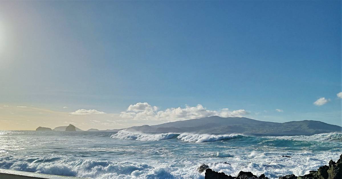 Prisão preventiva para oito estrangeiros detidos com 1.800 quilos de cocaína ao largo dos Açores