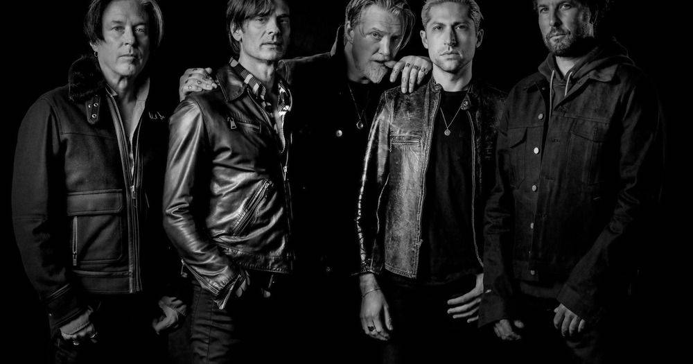 Para matar saudades: Queens of the Stone Age tocam com baixista Nick Oliveri pela primeira vez desde 2014