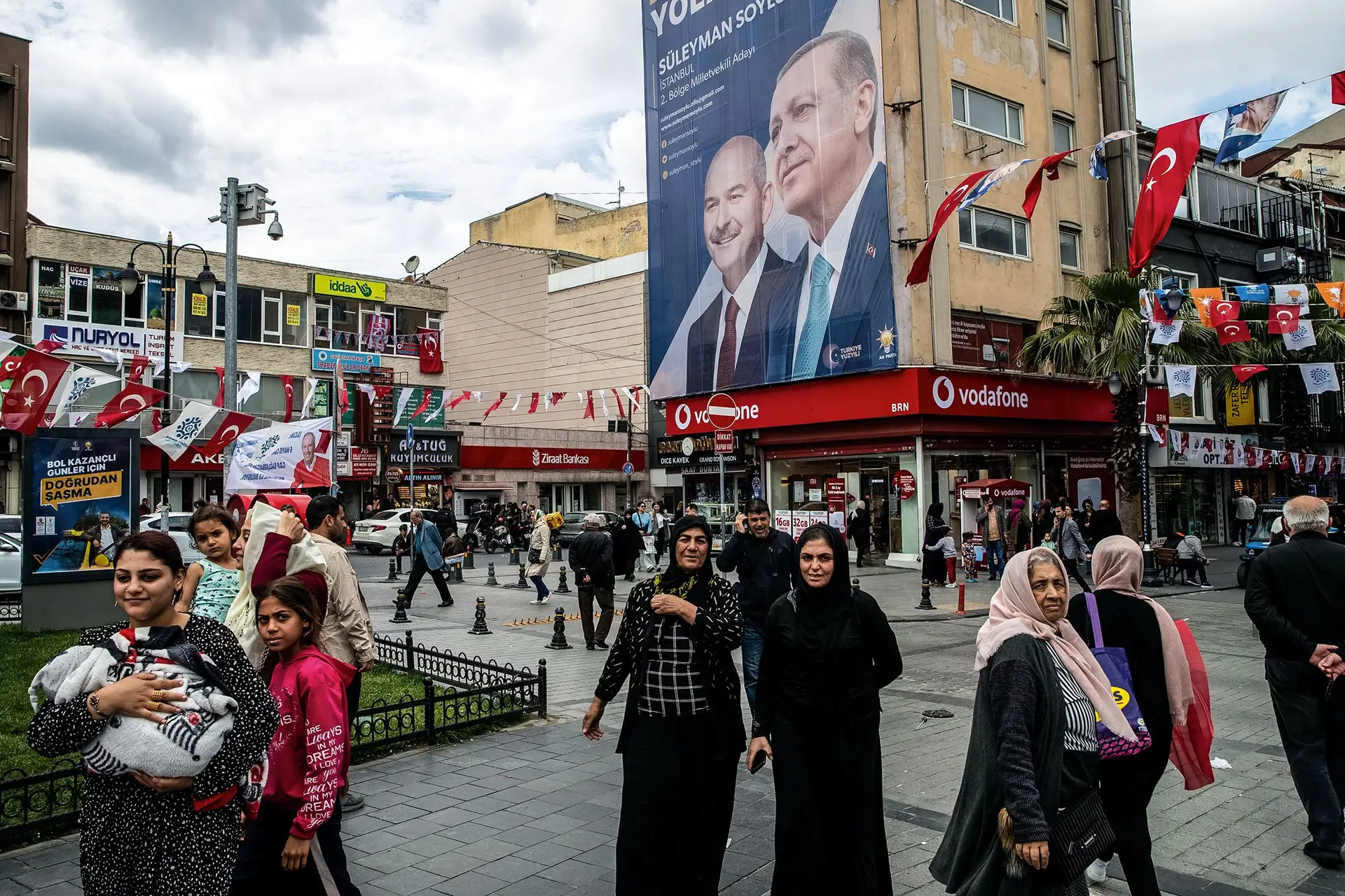 Cartaz eleitoral do Presidente turco numa rua de Istambul