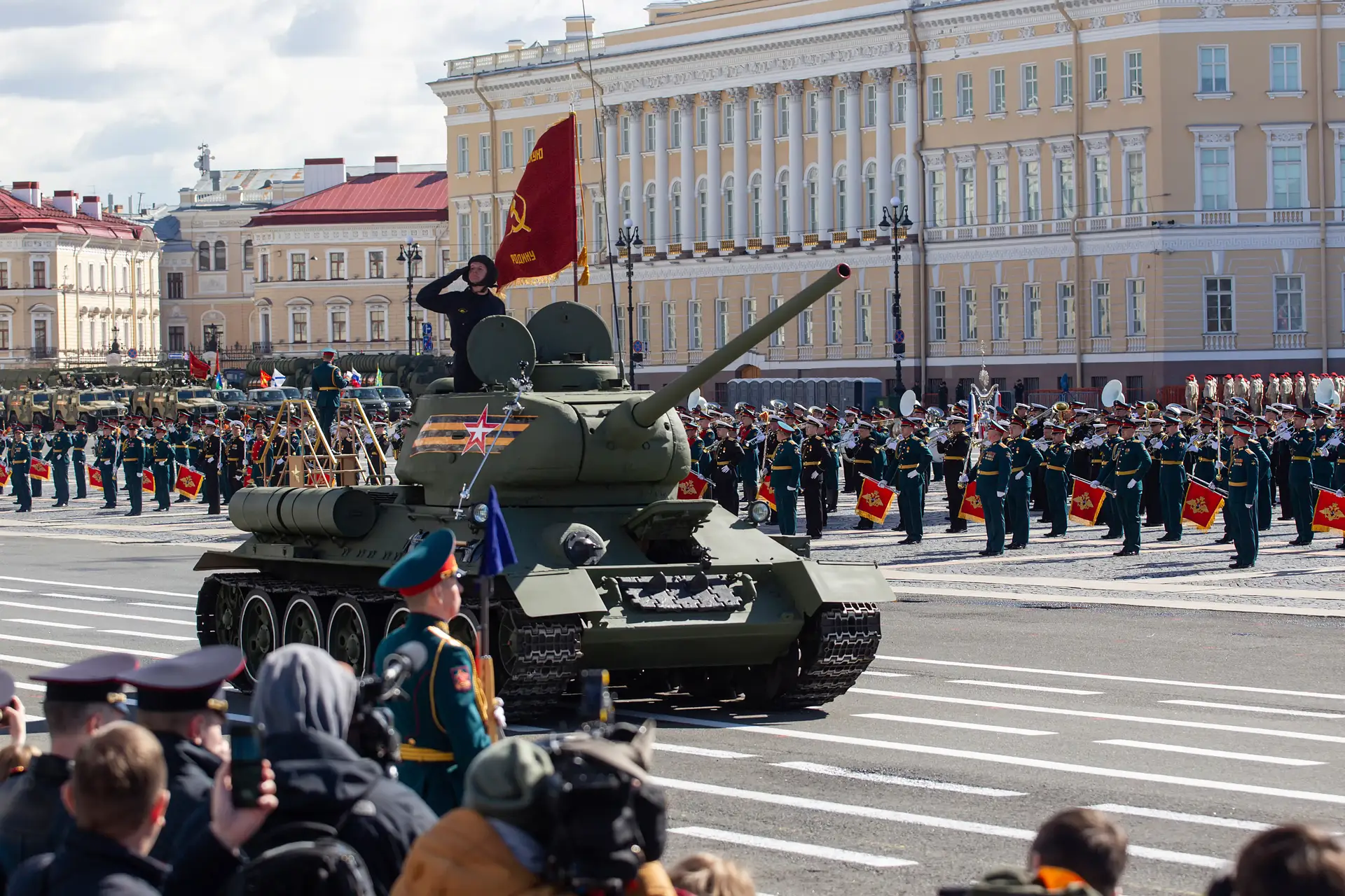 Na terça-feira, a Parada do Dia da Vitória em Moscovo contou com apenas um tanque