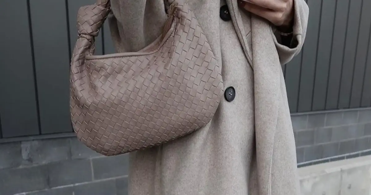 As falsificações da carteira ‘Jodie’ da Bottega Veneta estão entre as mais procuradas