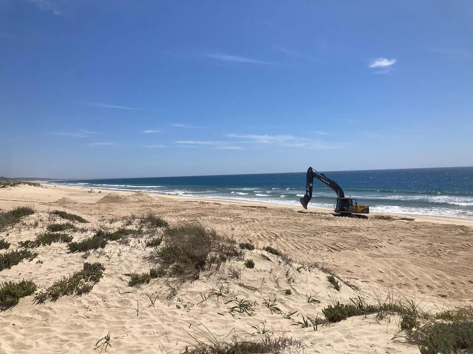 Obra da Amorim Luxury na praia do Pego vai ser alvo de novo auto de notícia