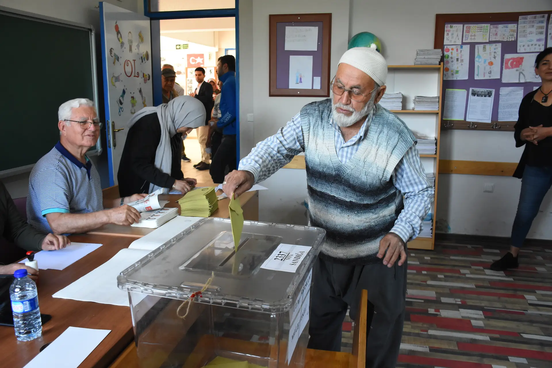 Votação nas presidenciais e legislativas turcas em Anatólia 