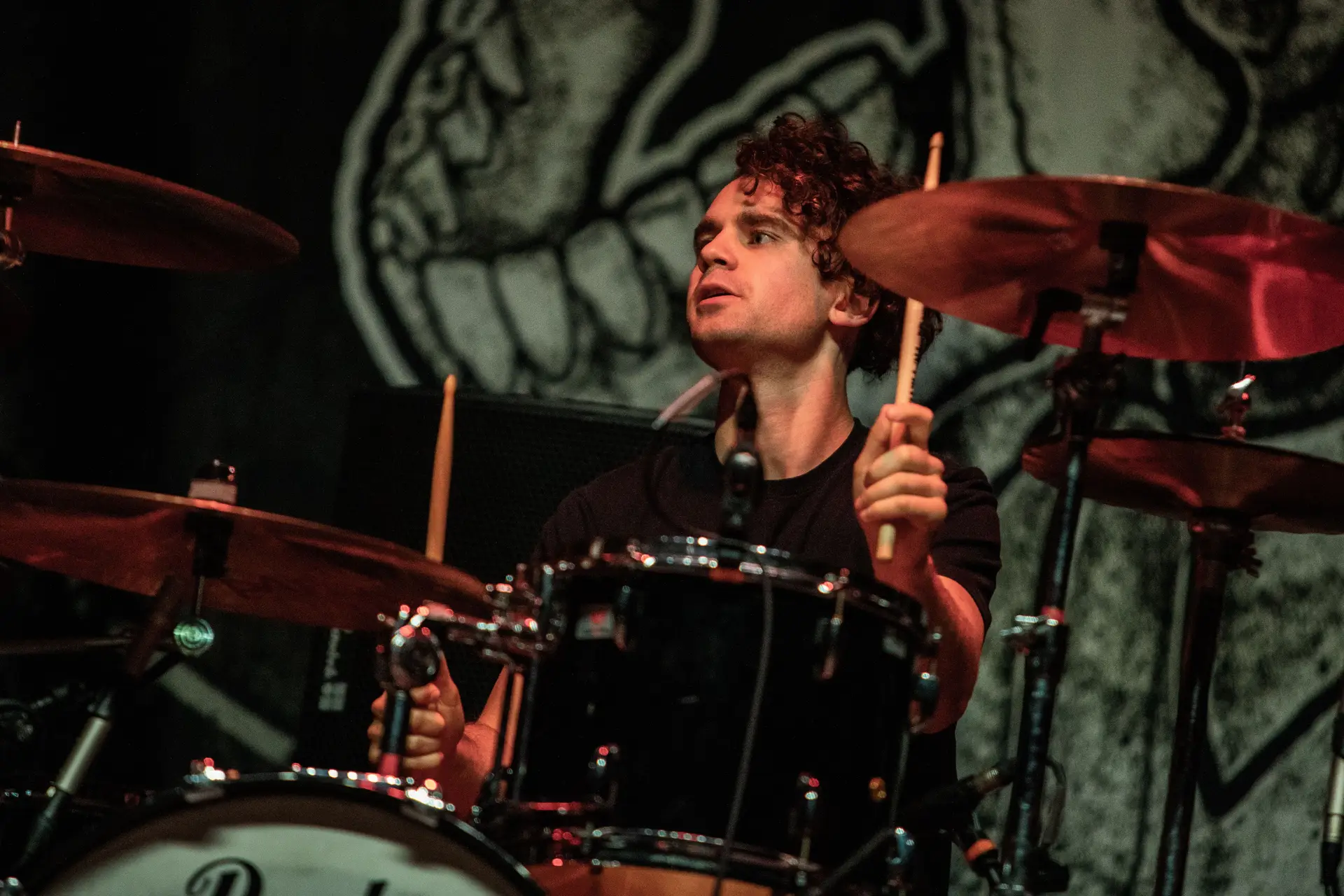 Ex-baterista de Marilyn Manson e Suicidal Tendencies junta-se aos Offspring