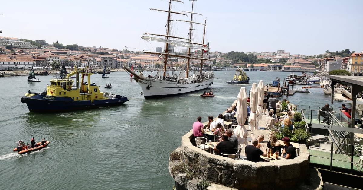 Navio Escola Sagres muda a paisagem da Ribeira do Porto esta semana