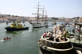Navio Escola Sagres muda a paisagem da Ribeira do Porto esta semana