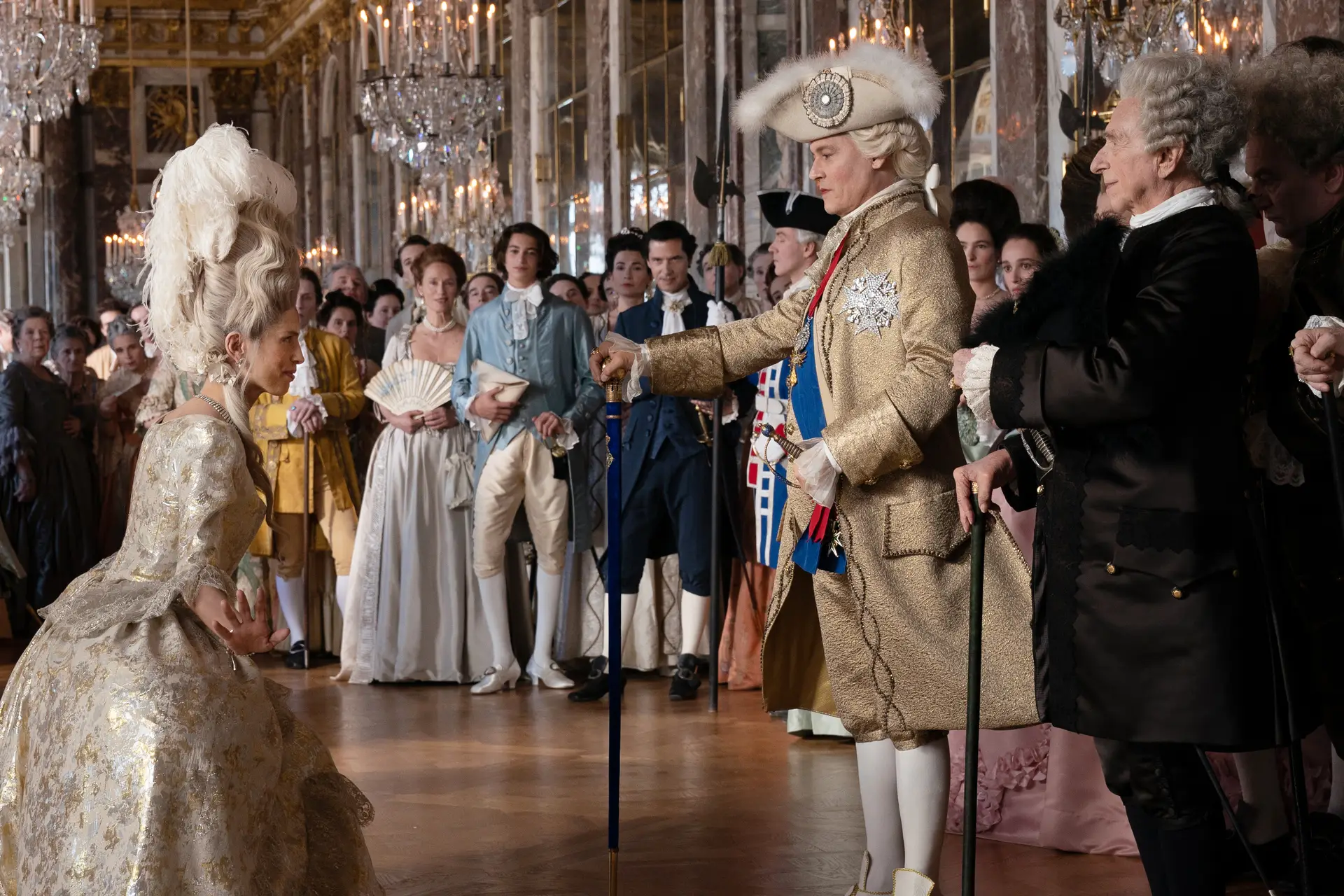 Maiween e Johnny Depp são Jeanne du Barry e Rei Luís XV de França no filme de abertura, esta noite, do Festival de Cannes