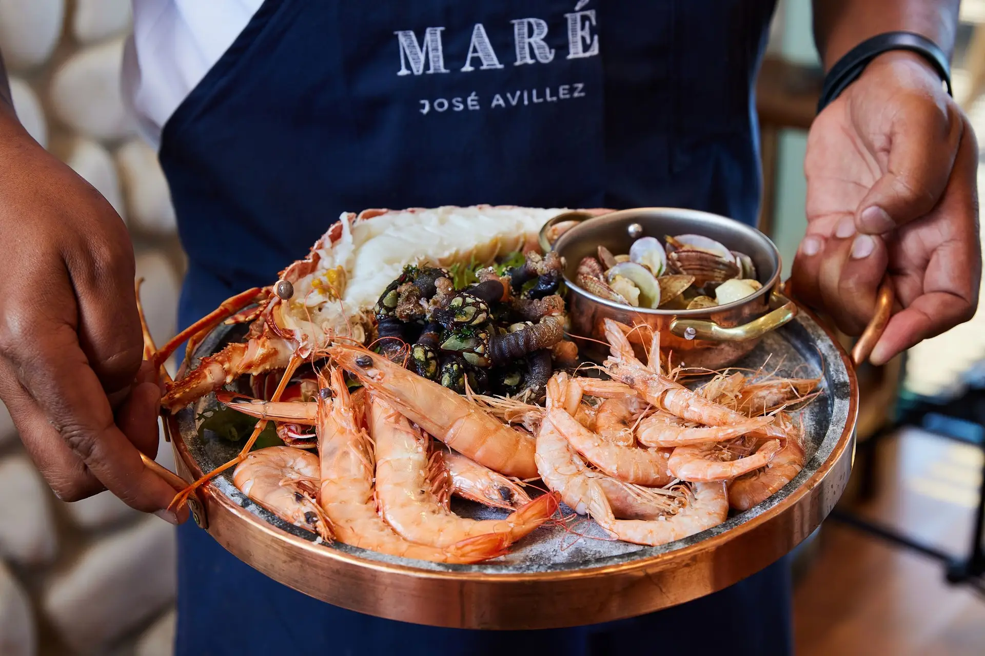 No Guincho, Maré de José Avillez já serve "o melhor peixe e marisco do mundo"