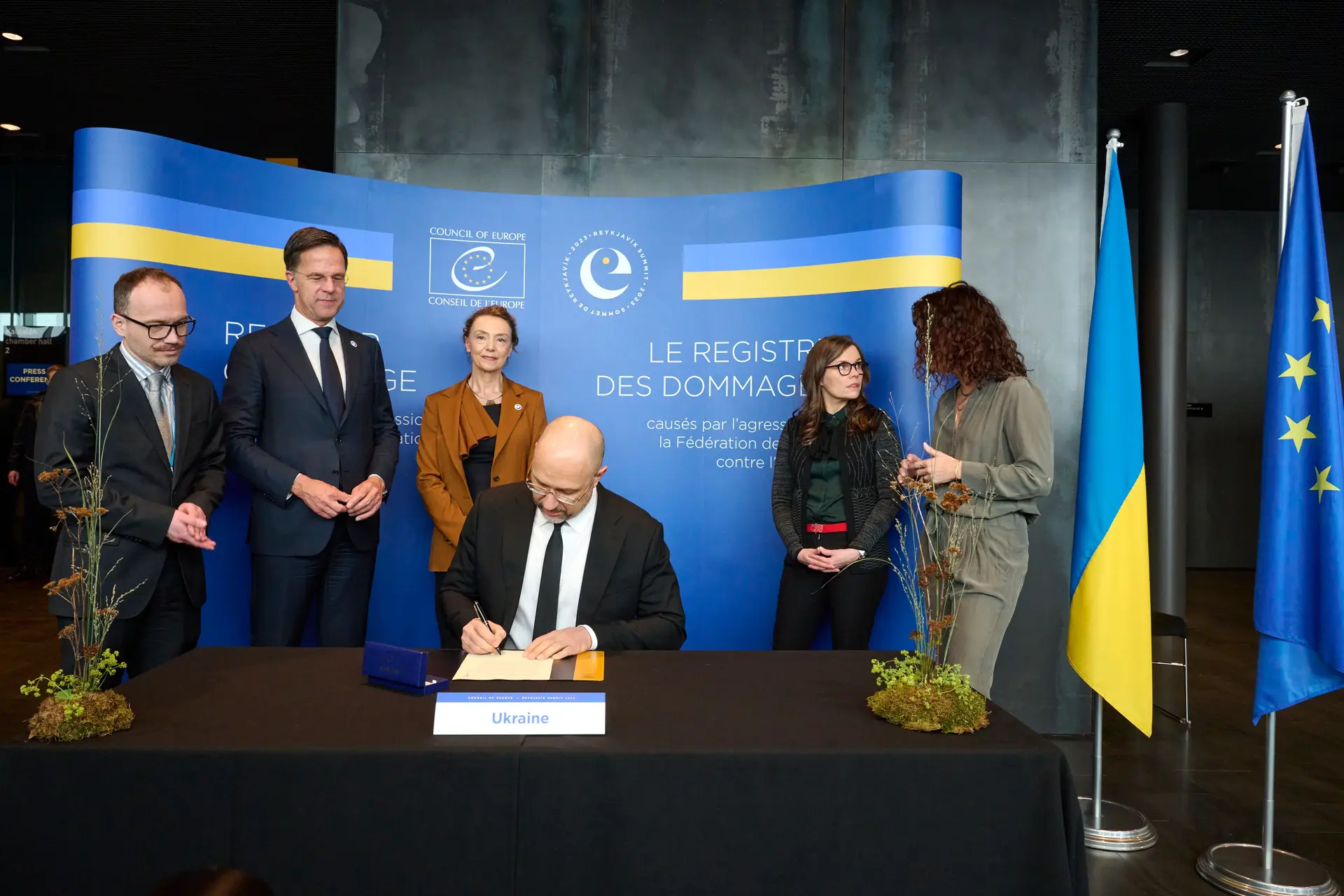 Primeiro-ministro ucraniano assina Registo de Danos na cerimónia de lançamento do mecanismo