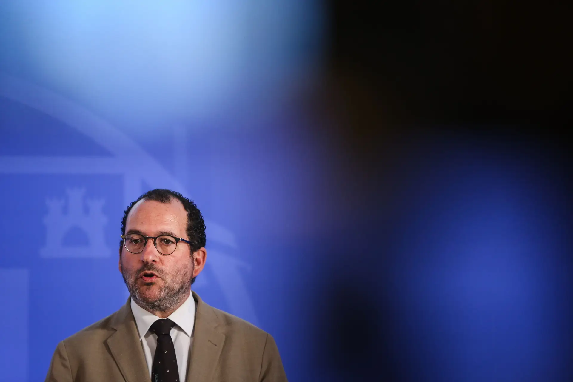 O que muda na avaliação aos alunos que vão concluir o ensino secundário? O Governo explica