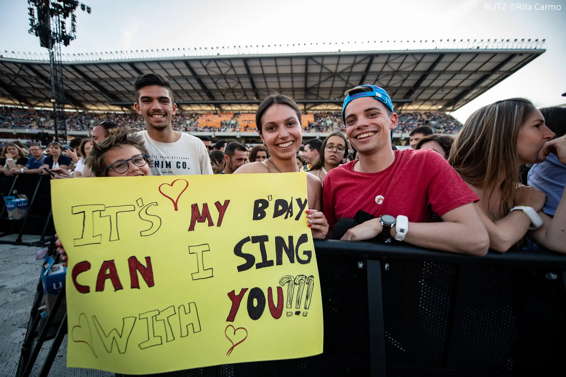Público no concerto dos Coldplay no Estádio Cidade de Coimbra, 17 de maio de 2023